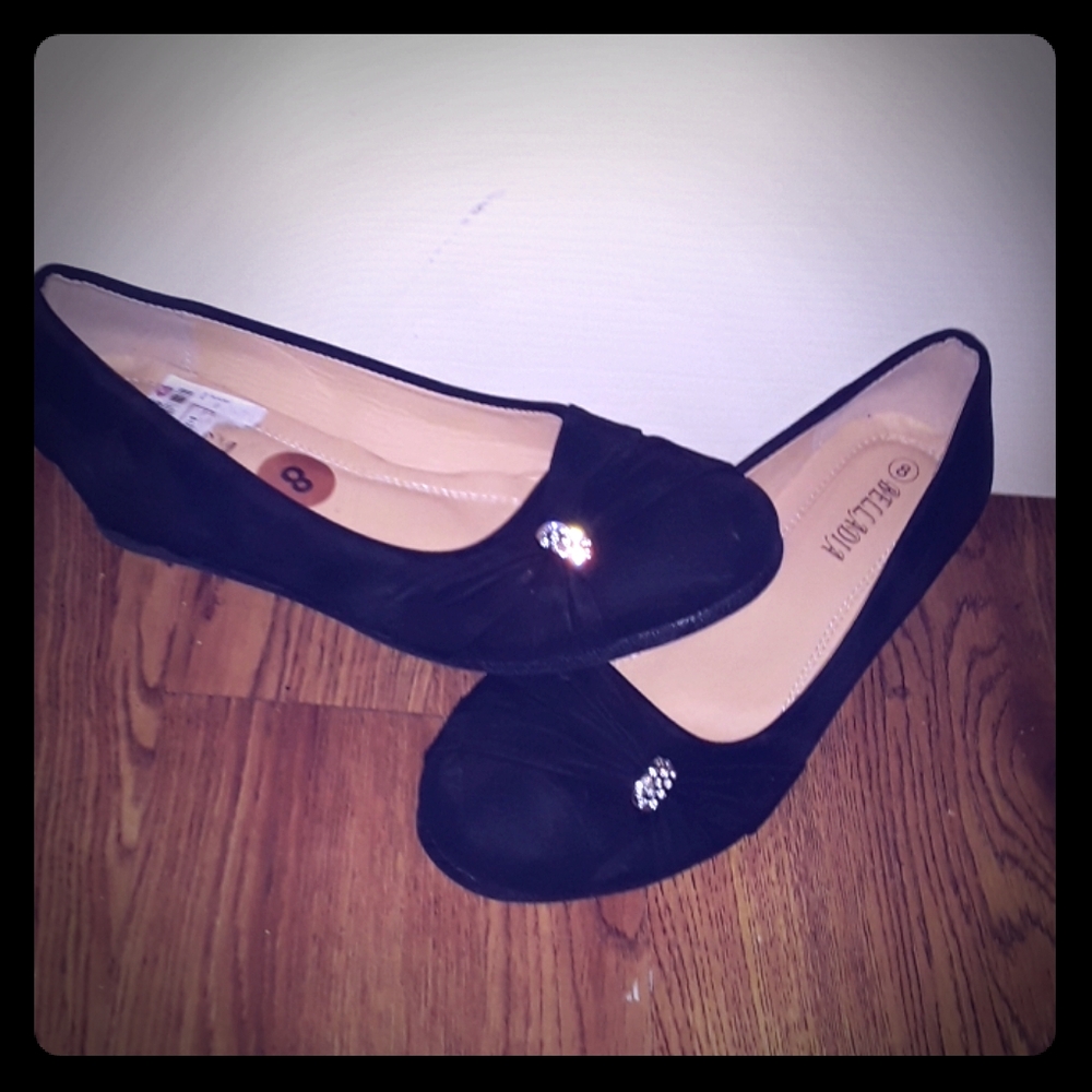 Black short wedges
